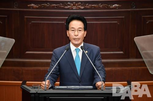 사진= 경남도의회 후반기 의장에 선출된 김하용 의원