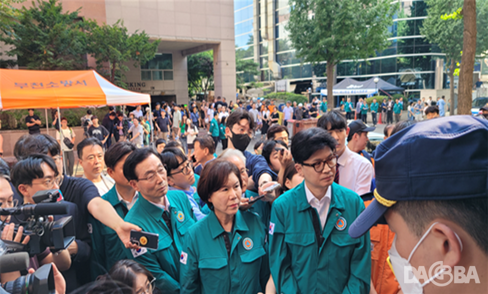 ▲8월 23일, (오른쪽)한동훈 대표와 부천호텔 화재사고 현장을 방문한 (왼쪽)서천호 의원.