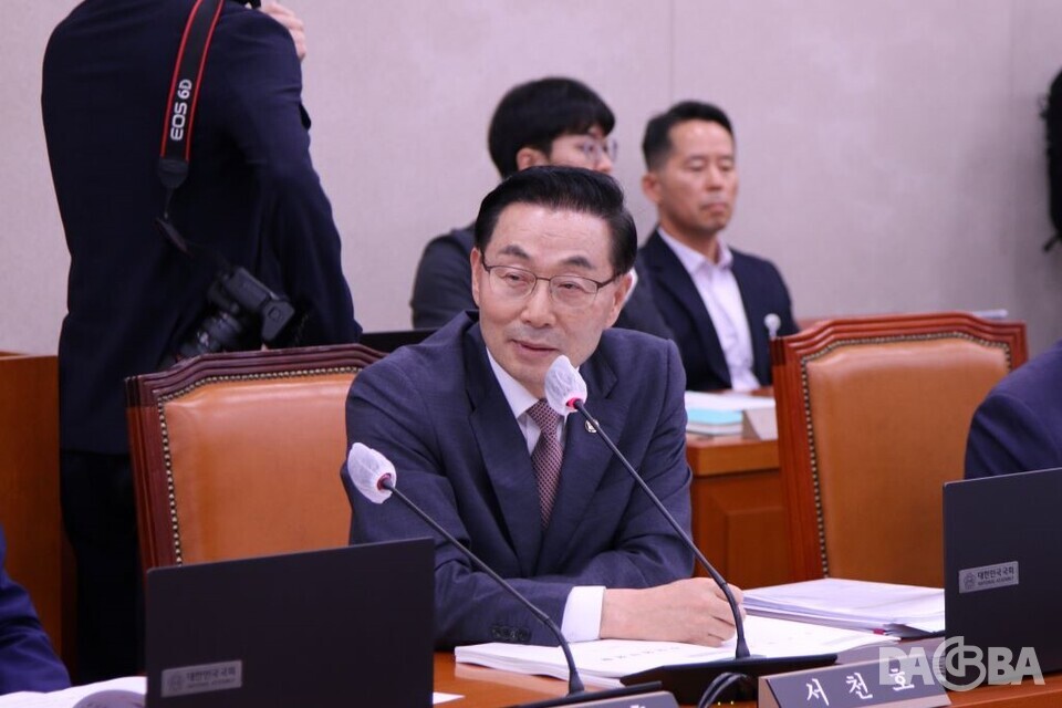 ▲국회 농림축산식품해양수산위원회 회의에 참석한 서천호 의원.