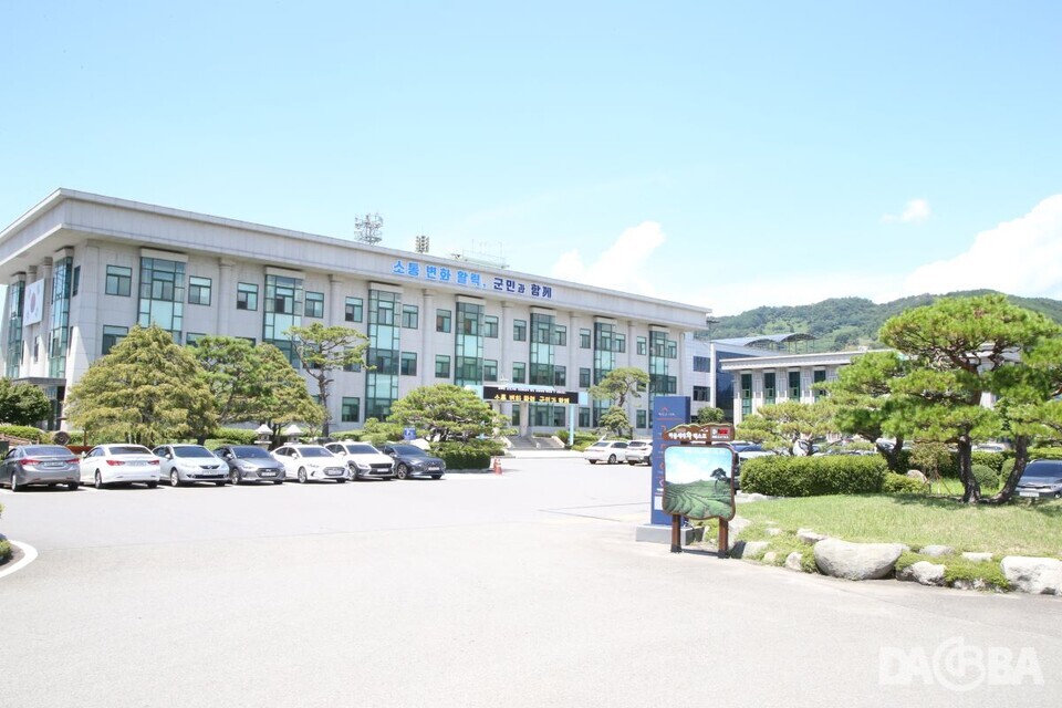 ▲민선 8기 하동군이 분야별 청년 정책을 통해 청년유출을 대폭 완화했다. 하동군청 전경.