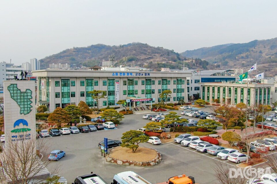 ▲하동군이 내년을 깨끗한 하동 원년의 해로 선포, 환경 분야 4가지 중점사항을 추진한다. 하동군청 전경