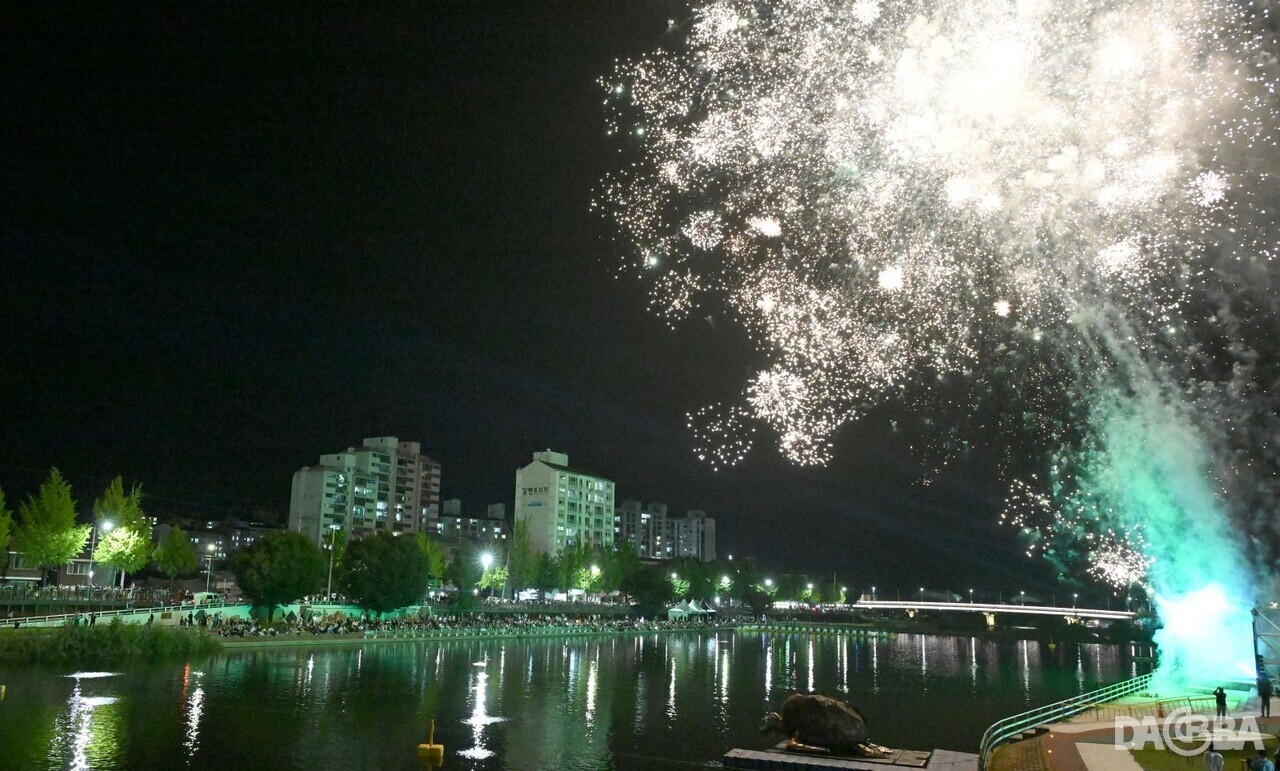 ▲수상멀티미디어쇼.(거창군 제공)