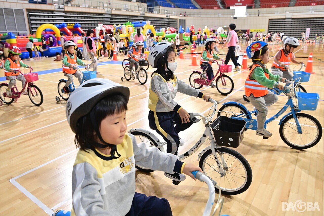 ▲제10회 어린이 세발자전거대회.(진주시 제공)