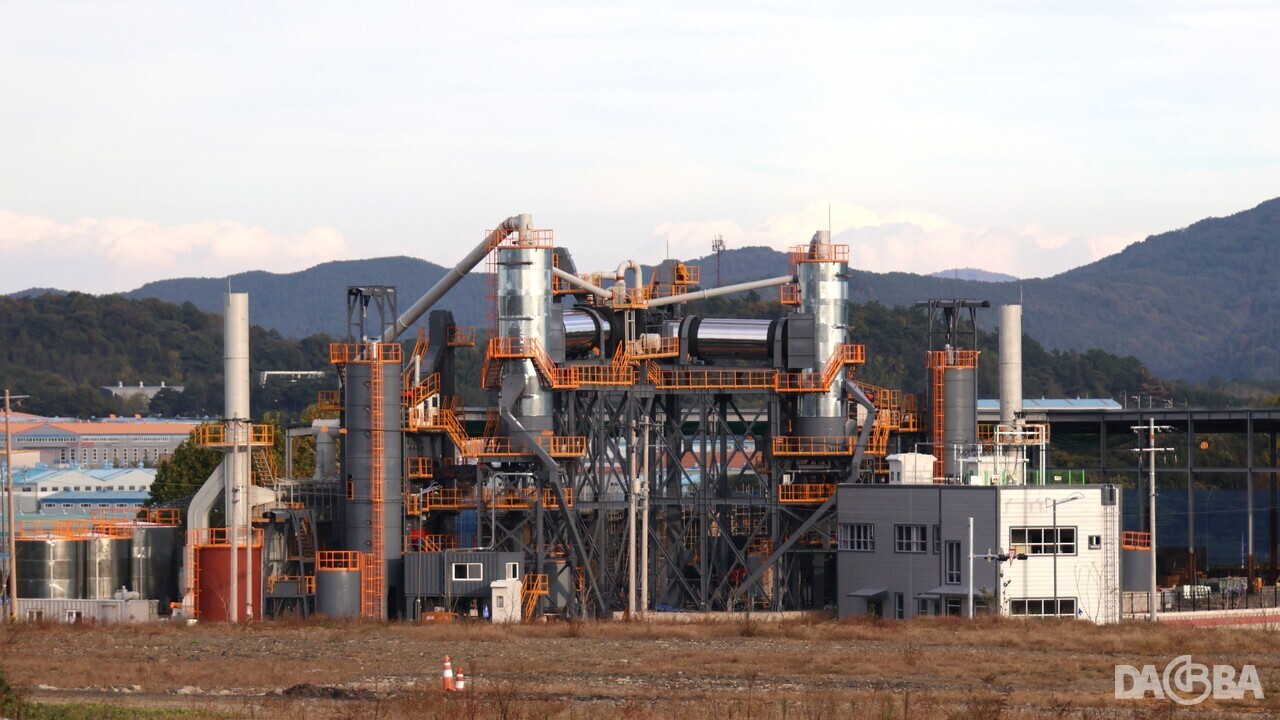 ▲준공을 앞두고 공사가 중단된 사천 축동산단 아스콘 제조공장.(다바뉴스DB)