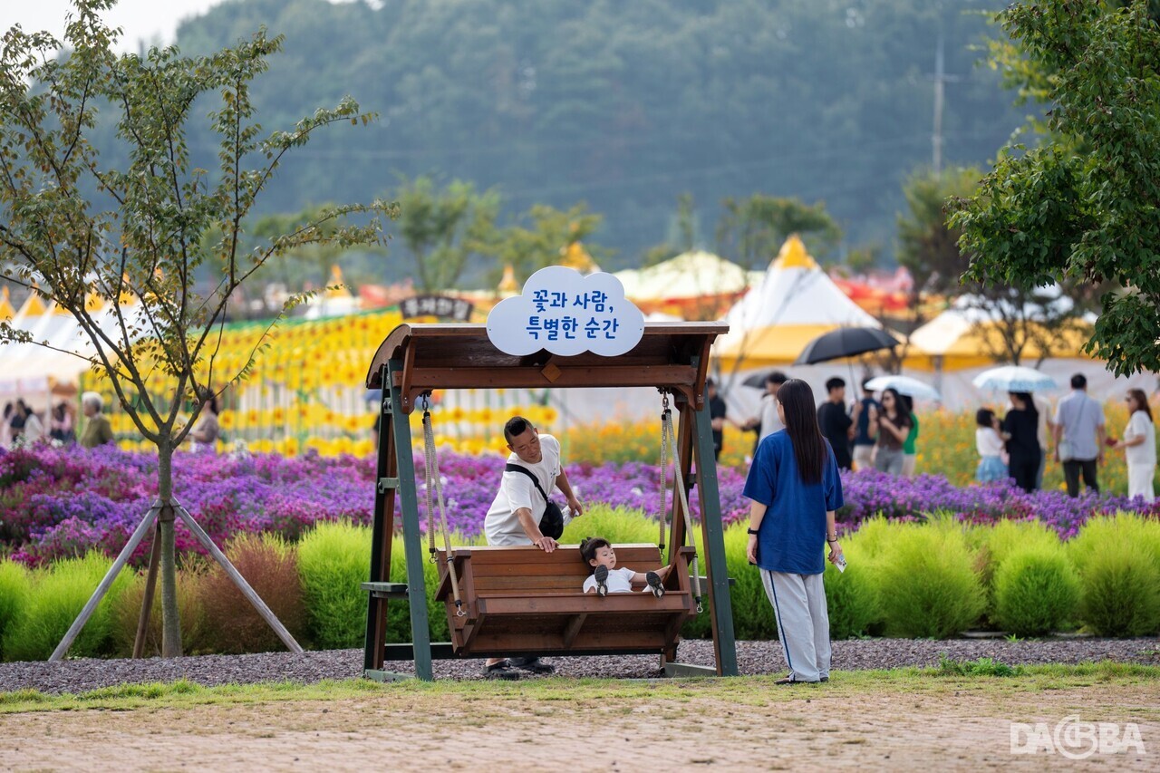 ▲2025 의령 기강 리치 꽃축제.(의령군 제공)