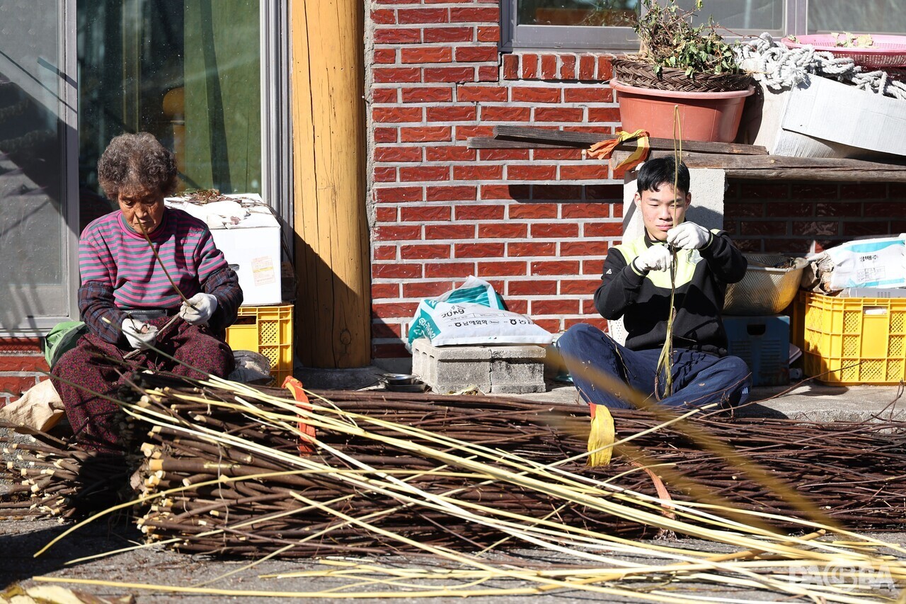 ▲2025 무형유산 한지장 공개행사.(함양군 제공)
